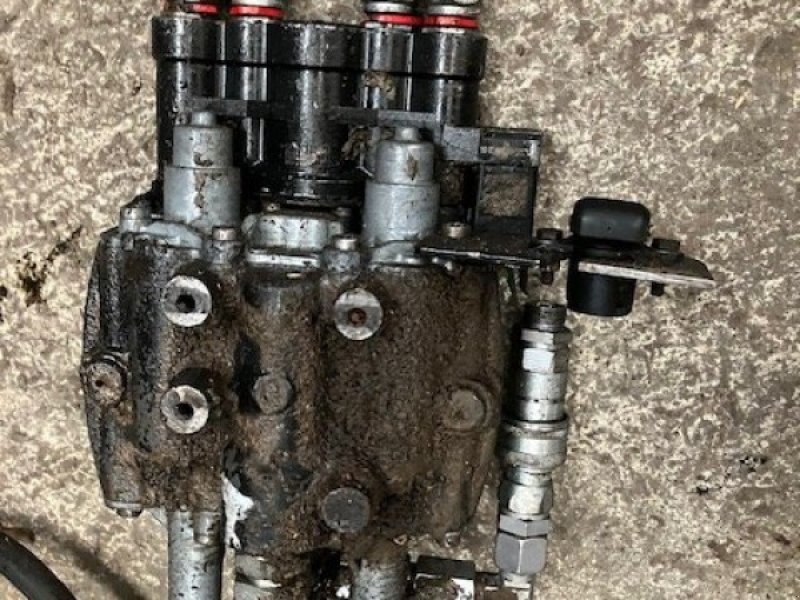 Heckstapler/Anbaustapler des Typs Alö MC4, Gebrauchtmaschine in Gennes sur glaize (Bild 1)