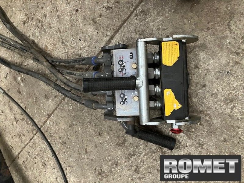 Heckstapler/Anbaustapler des Typs Alö MC4, Gebrauchtmaschine in Gennes sur glaize (Bild 1)