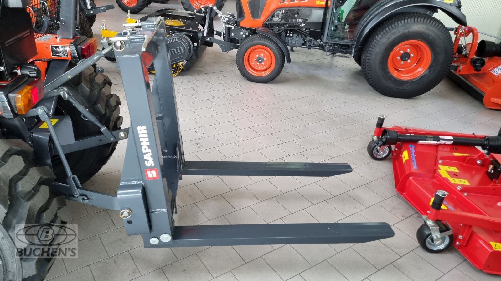 Heckstapler/Anbaustapler des Typs Saphir PGH Palettengabel Heck 1500kg, Neumaschine in Olpe (Bild 1)