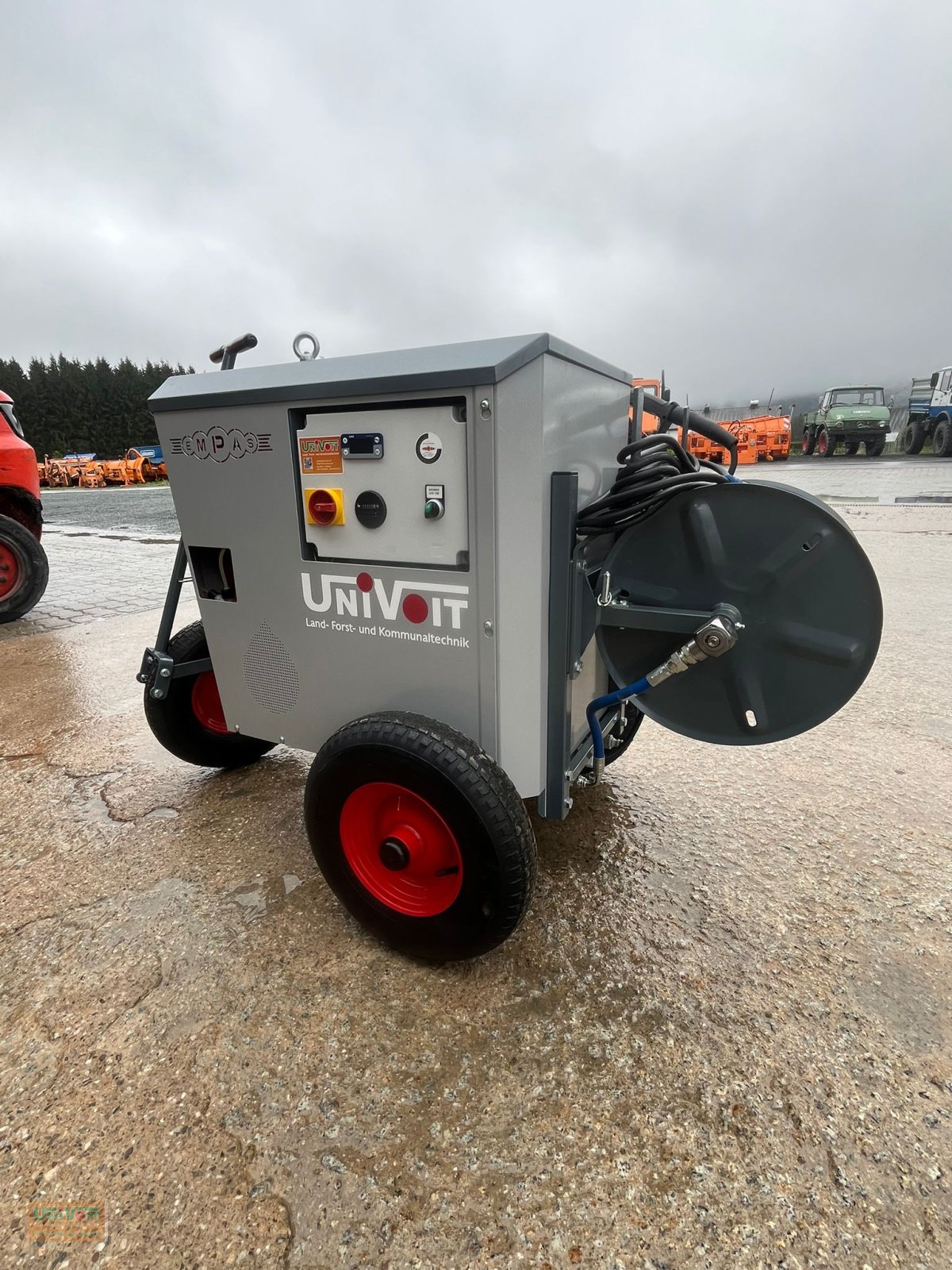 Heißwassergerät of the type Empas MCE, Neumaschine in Warmensteinach (Picture 1)