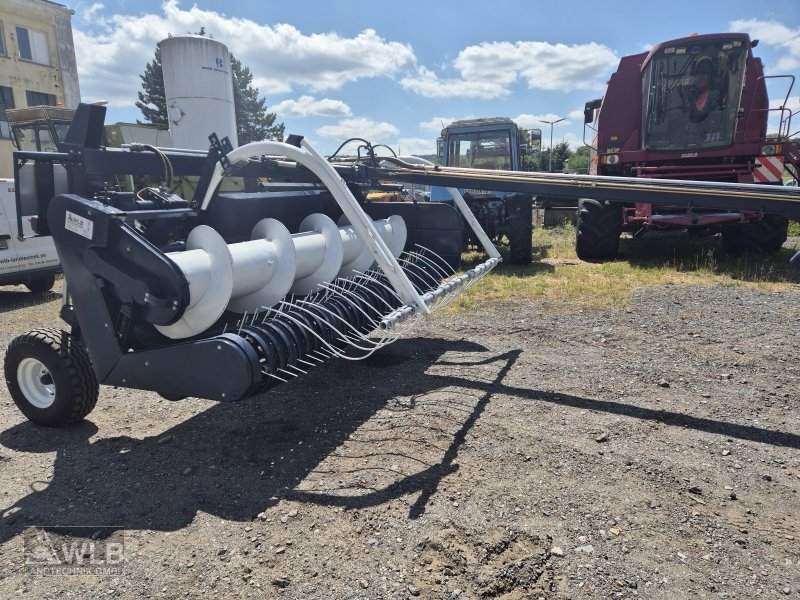 Heuwender du type Fortschritt E 318, Neumaschine en Neustadt (Photo 1)