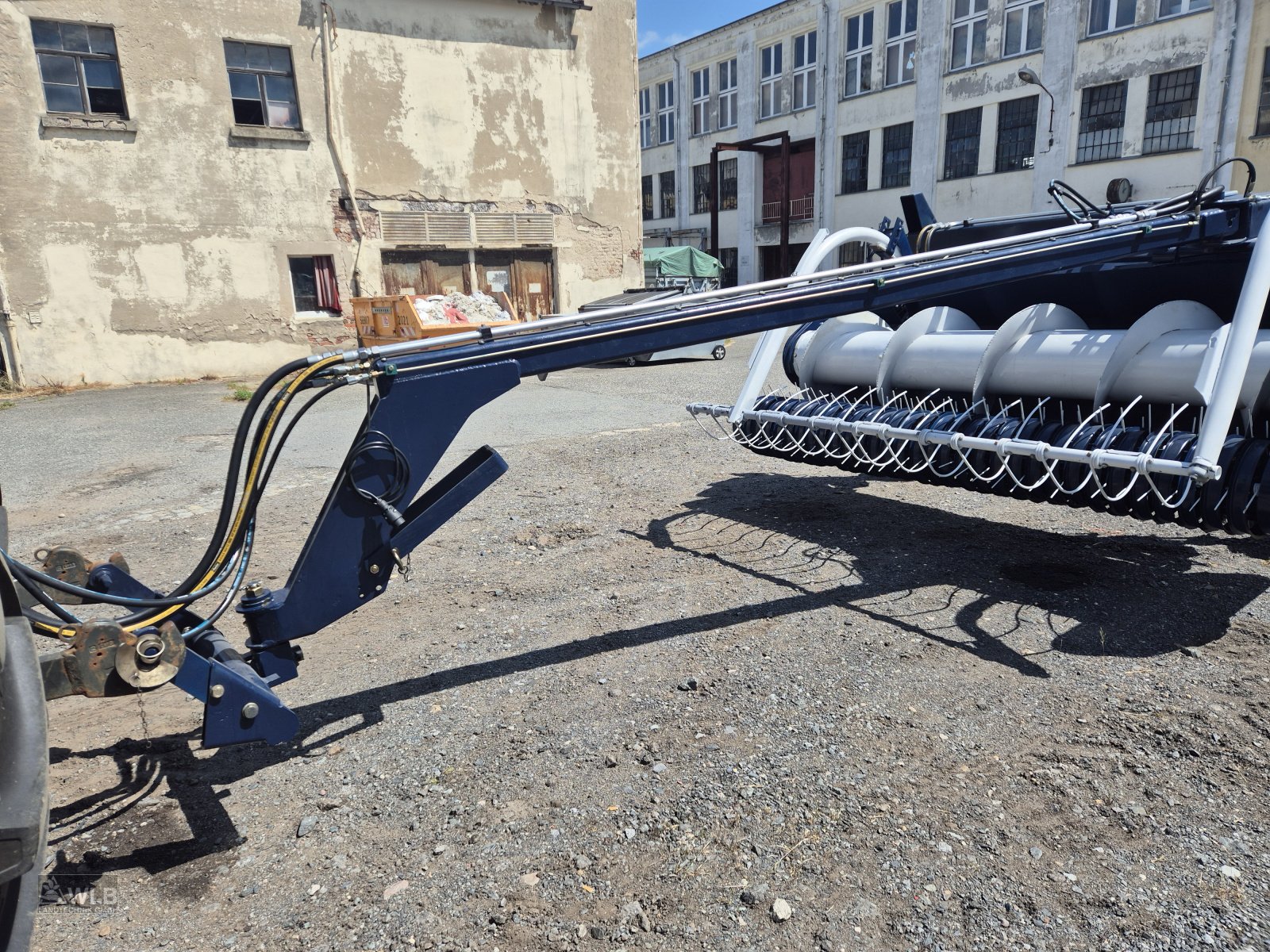 Heuwender des Typs Fortschritt E 318, Neumaschine in Neustadt (Bild 2)