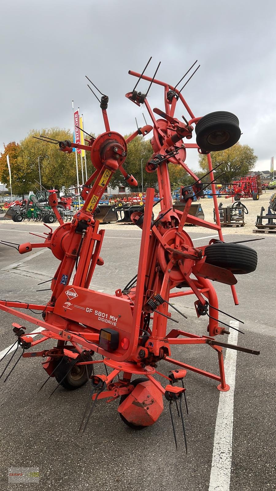 Heuwender des Typs Kuhn GF 5801 MH, Gebrauchtmaschine in Langenau (Bild 2)