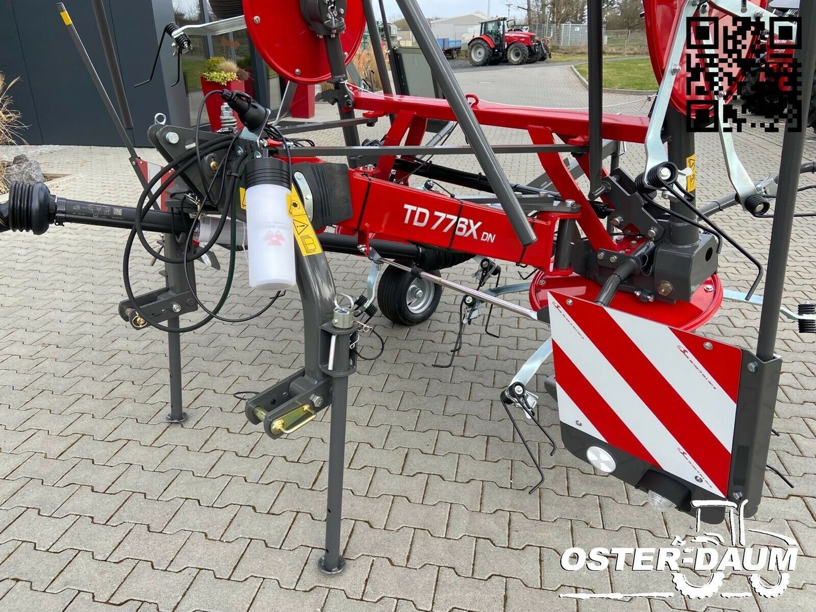 Heuwender des Typs Massey Ferguson 776 X DN, Neumaschine in Kaisersesch (Bild 2)