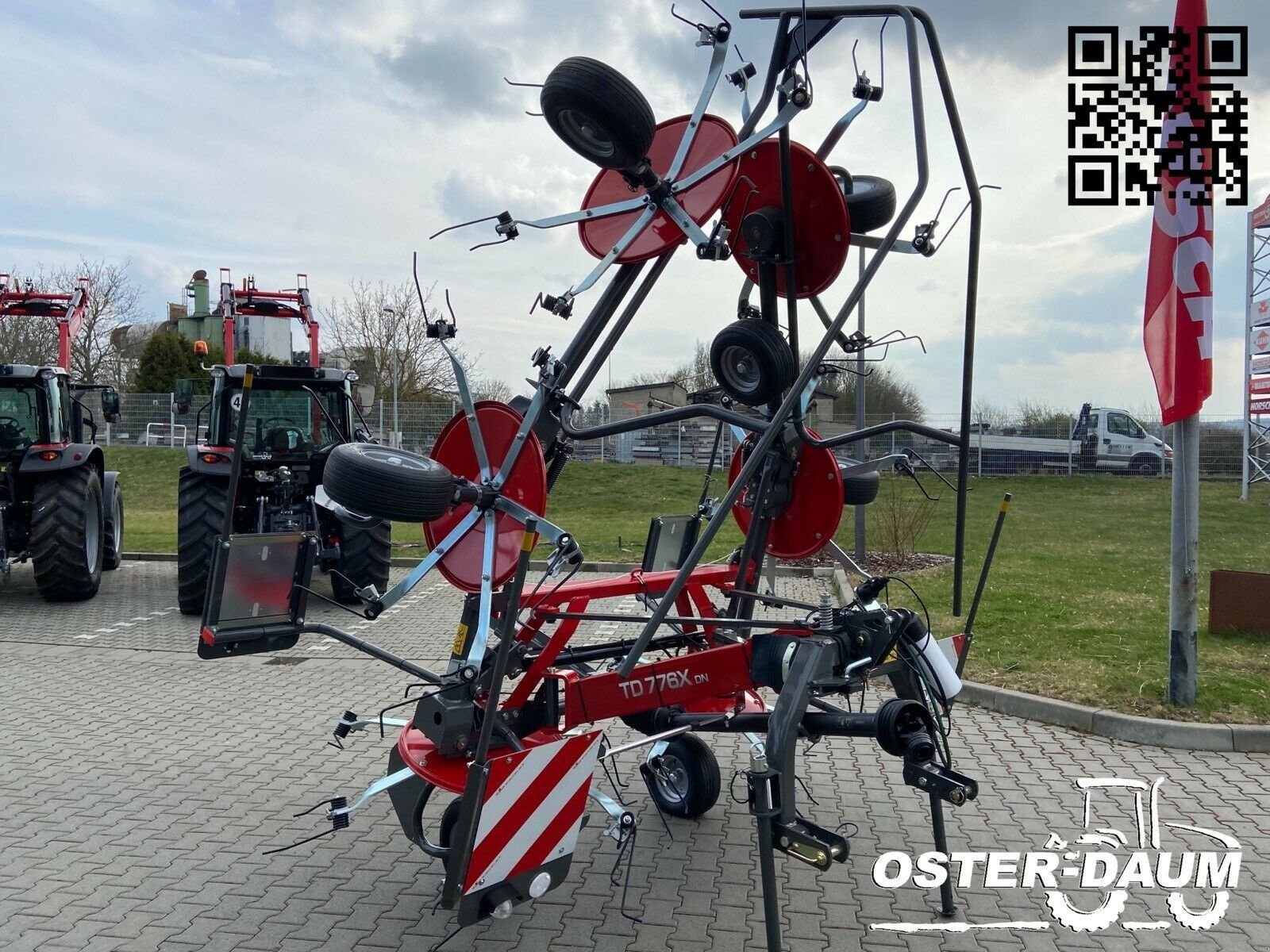 Heuwender des Typs Massey Ferguson 776 X DN, Neumaschine in Kaisersesch (Bild 8)