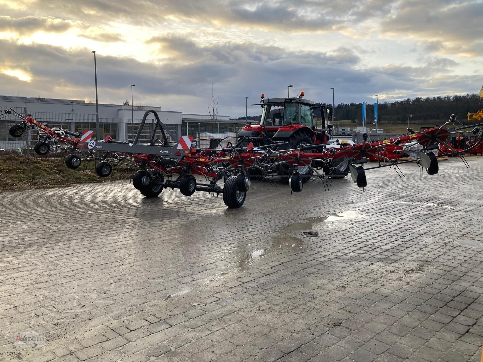 Heuwender des Typs Massey Ferguson TD 1310 TRC, Neumaschine in Münsingen (Bild 3)