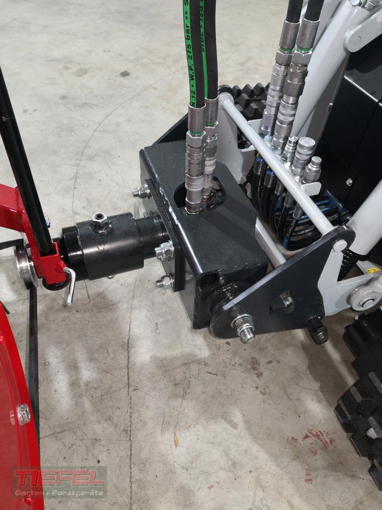 Heuwender des Typs Timan Bandrechen  OP 105, Neumaschine in Veitsbronn (Bild 3)