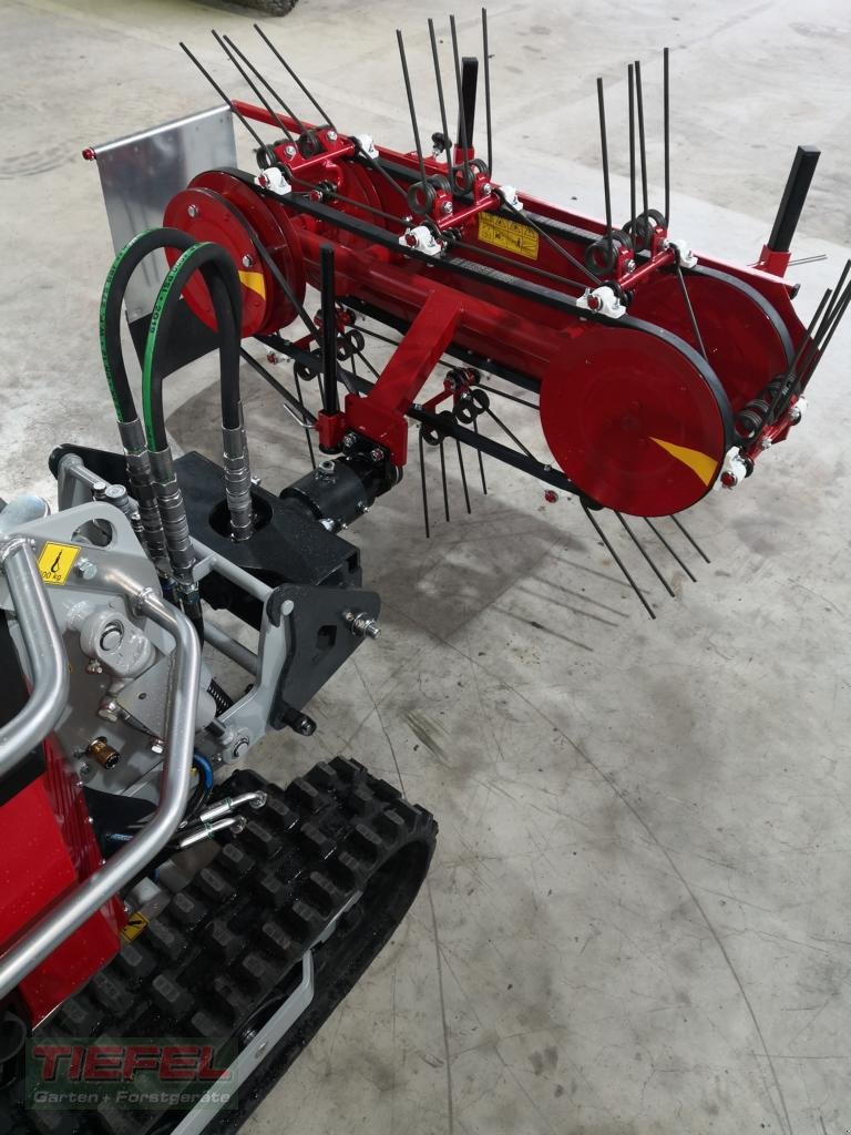 Heuwender des Typs Timan Bandrechen  OP 105, Neumaschine in Veitsbronn (Bild 4)