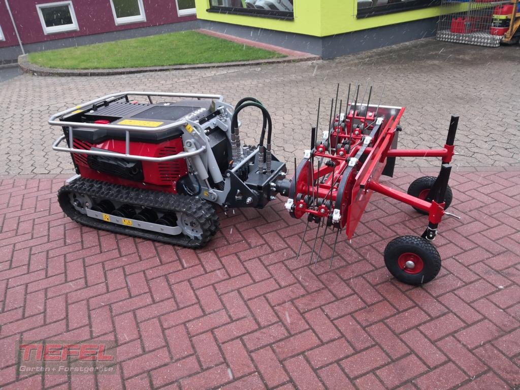 Heuwender des Typs Timan Bandrechen  OP 105, Neumaschine in Veitsbronn (Bild 6)