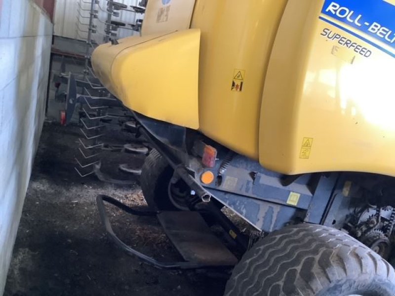 Hochdruckpresse des Typs New Holland BELT150, Gebrauchtmaschine in les hayons (Bild 4)