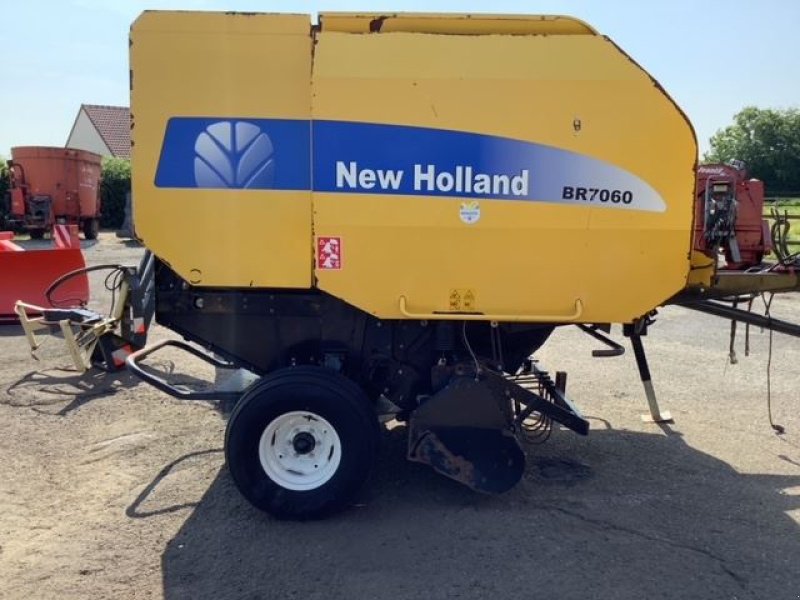 Hochdruckpresse a típus New Holland BR7060, Gebrauchtmaschine ekkor: les hayons (Kép 2)