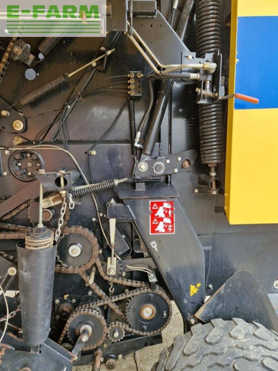 Hochdruckpresse des Typs New Holland br7070 cropcutter ii, Gebrauchtmaschine in ŽUPANJA (Bild 6)