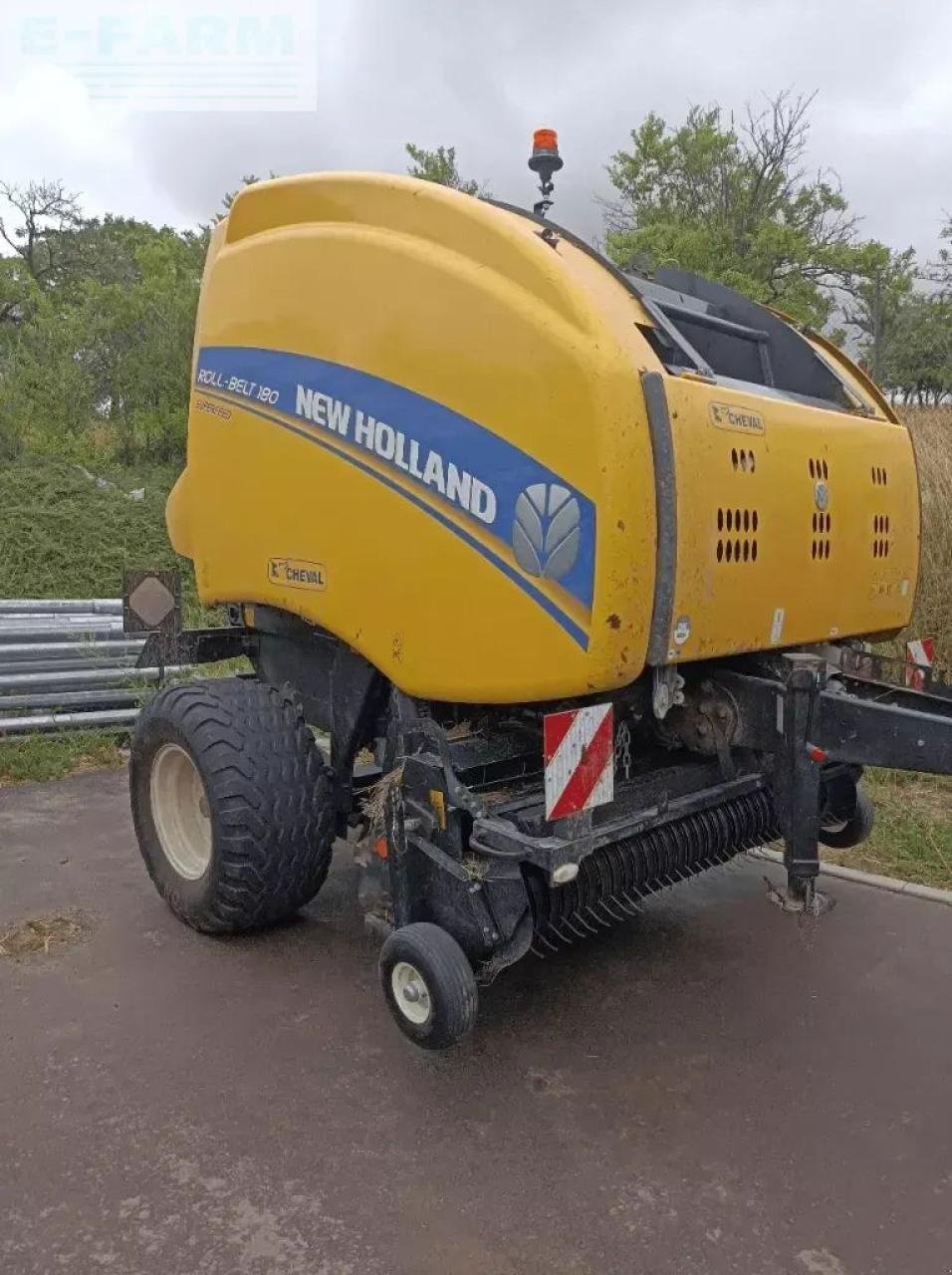 Hochdruckpresse Türe ait New Holland rolt belt 180 superfeed, Gebrauchtmaschine içinde CHAUVONCOURT (resim 2)