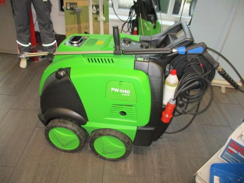 Hochdruckreiniger of the type IPC Austria PW-H40/4 2017 Heißwasserhochdruckreiniger, Neumaschine in St. Marienkirchen (Picture 1)