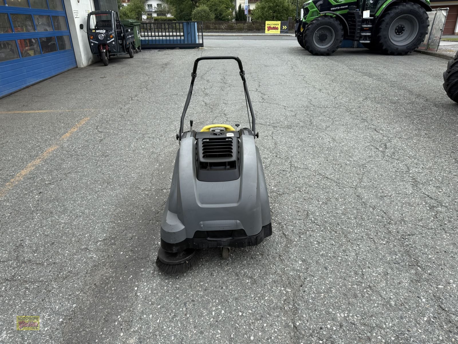 Hochdruckreiniger des Typs Kärcher Kehrsaugmaschine KM 75/40 W mit Benzinantrieb, Gebrauchtmaschine in Kötschach (Bild 5)