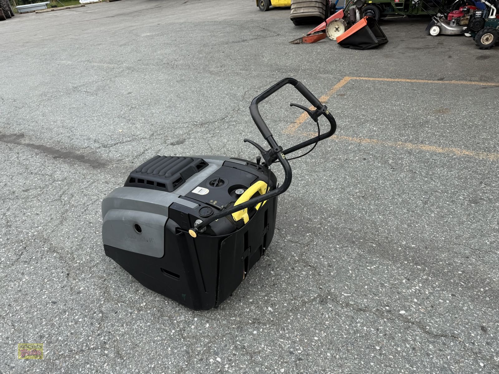 Hochdruckreiniger des Typs Kärcher Kehrsaugmaschine KM 75/40 W mit Benzinantrieb, Gebrauchtmaschine in Kötschach (Bild 3)