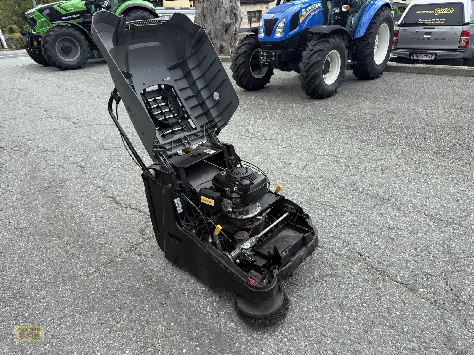 Hochdruckreiniger des Typs Kärcher Kehrsaugmaschine KM 75/40 W mit Benzinantrieb, Gebrauchtmaschine in Kötschach (Bild 8)