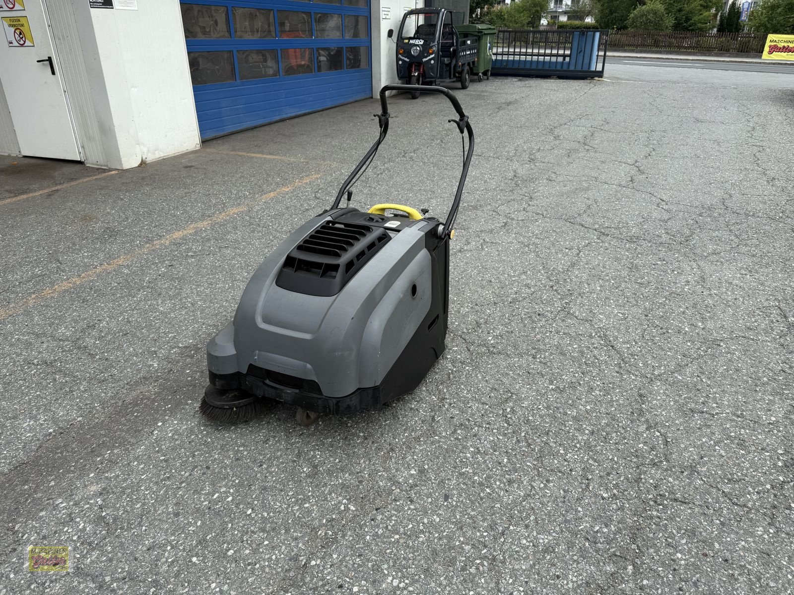 Hochdruckreiniger des Typs Kärcher Kehrsaugmaschine KM 75/40 W mit Benzinantrieb, Gebrauchtmaschine in Kötschach (Bild 4)