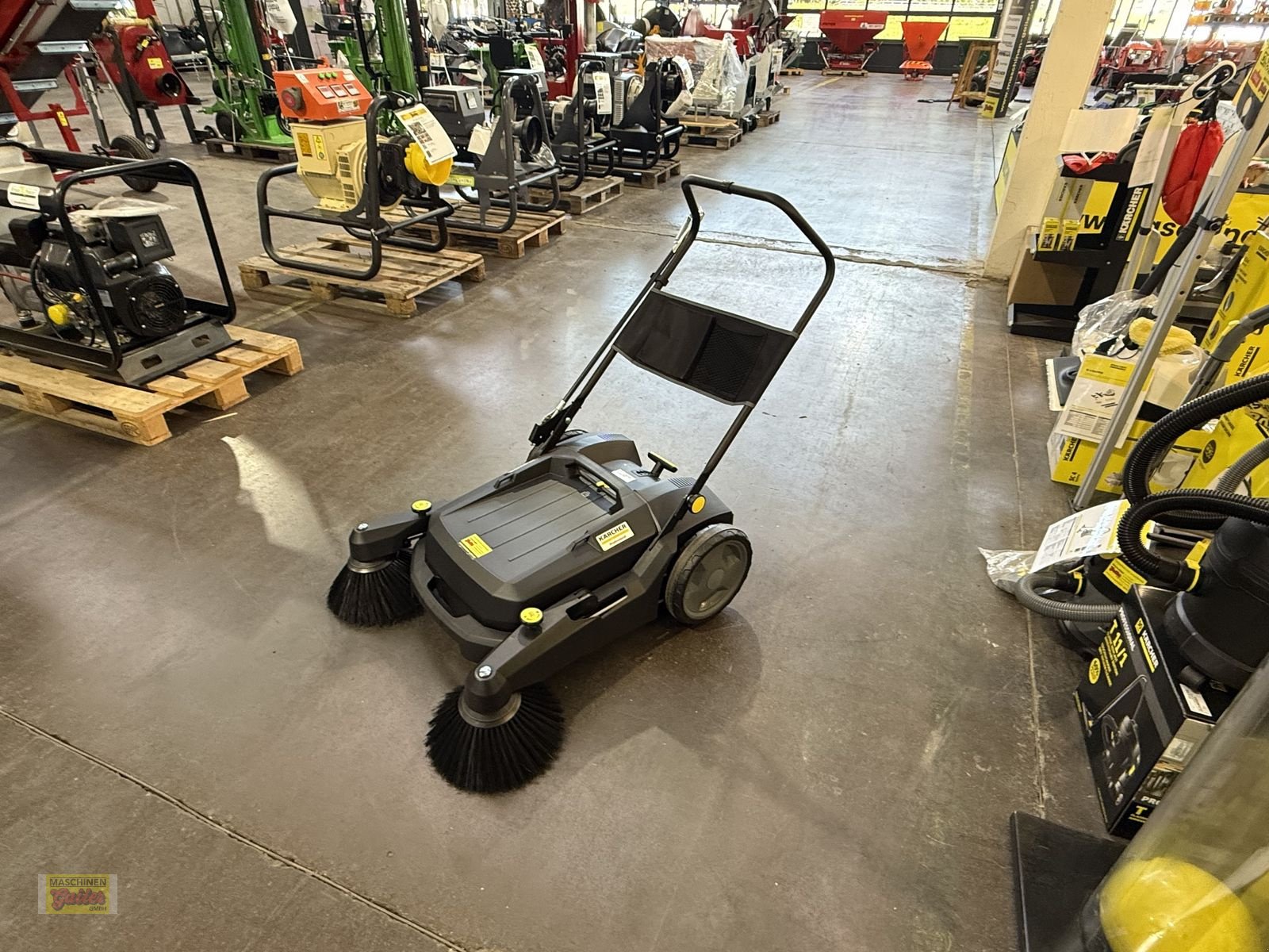 Hochdruckreiniger of the type Kärcher KM 70/20 mit 2 Besen - Anniversary Edition, Neumaschine in Kötschach (Picture 8)