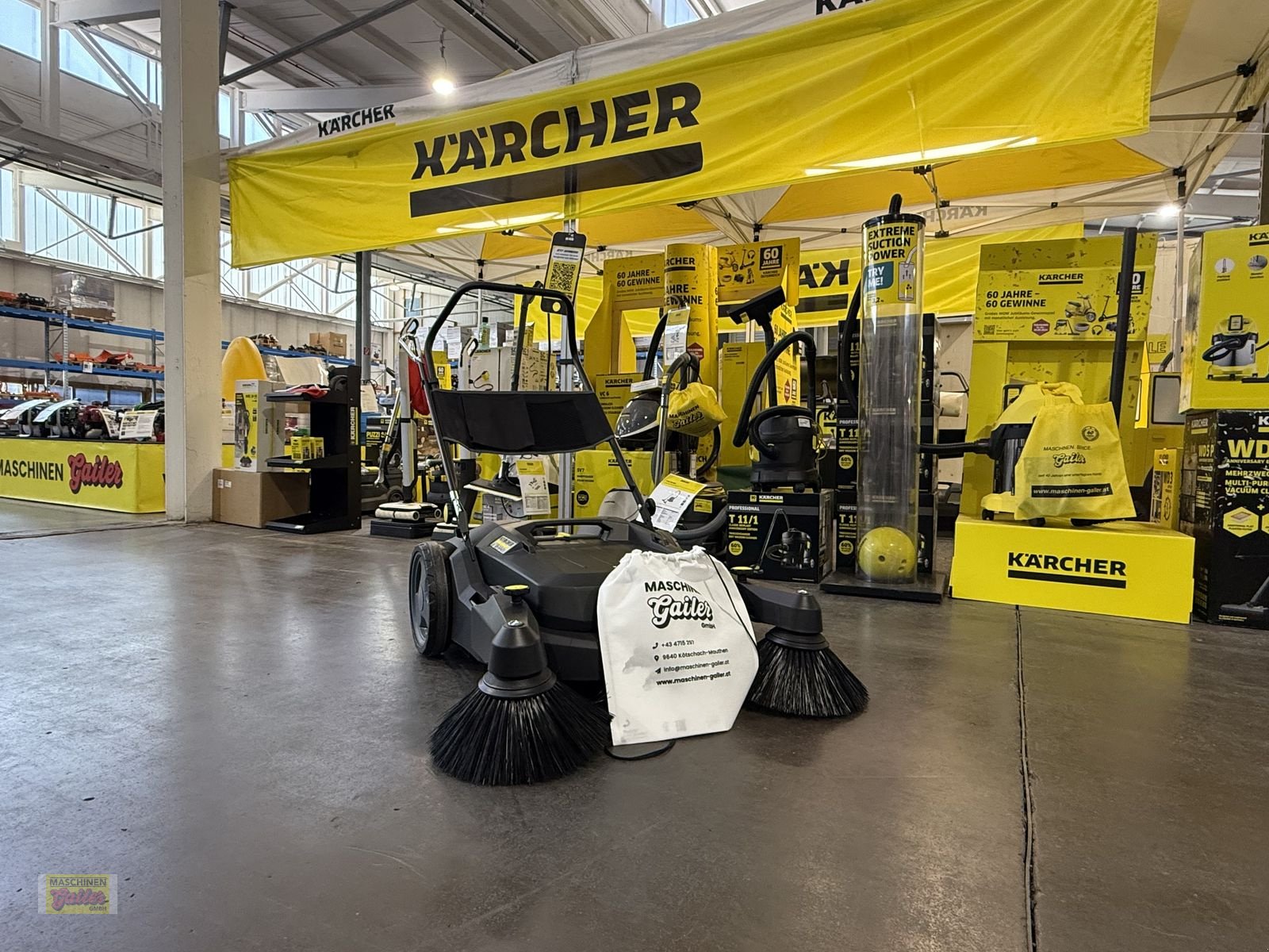 Hochdruckreiniger of the type Kärcher KM 70/20 mit 2 Besen - Anniversary Edition, Neumaschine in Kötschach (Picture 1)