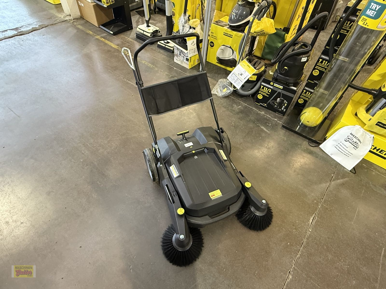 Hochdruckreiniger of the type Kärcher KM 70/20 mit 2 Besen - Anniversary Edition, Neumaschine in Kötschach (Picture 11)