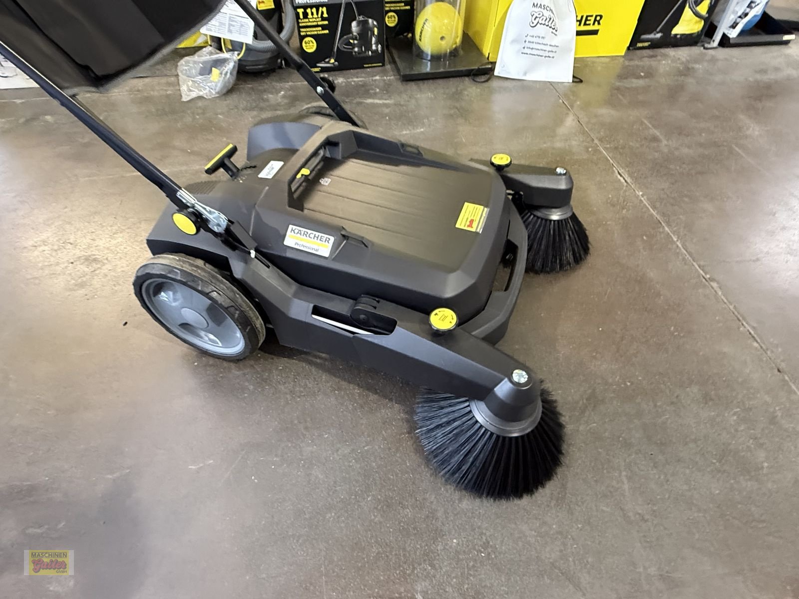 Hochdruckreiniger of the type Kärcher KM 70/20 mit 2 Besen - Anniversary Edition, Neumaschine in Kötschach (Picture 10)