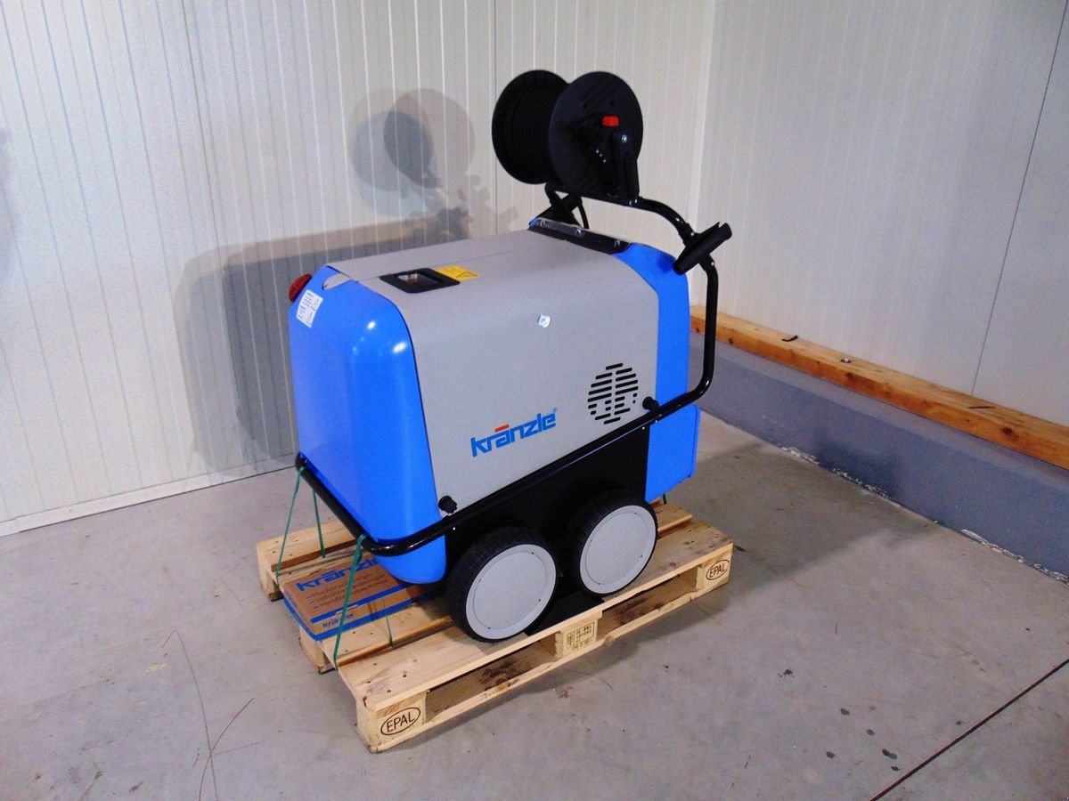 Hochdruckreiniger des Typs Kränzle therm 895-1 mit Schlauchtrommel, Neumaschine in Neukirchen am Walde  (Bild 1)