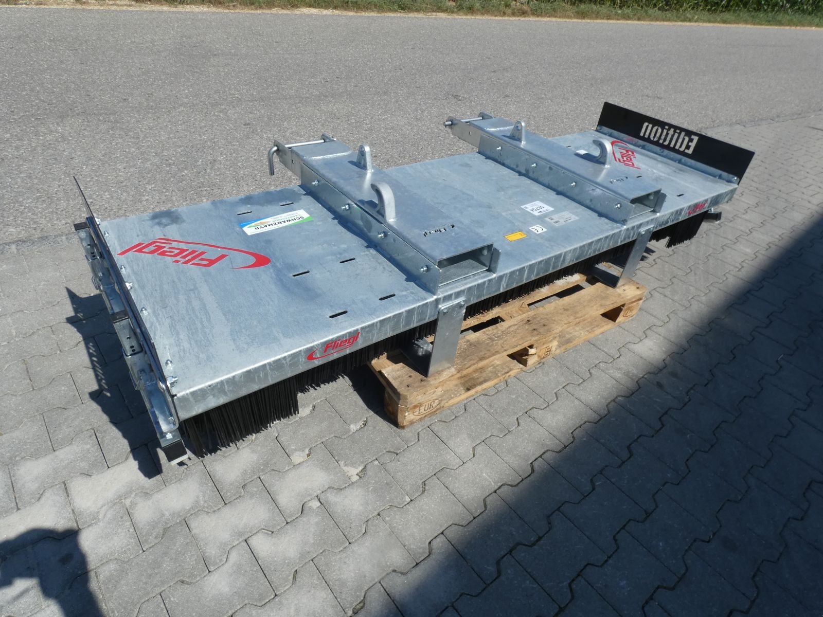 Hochdruckreiniger des Typs Sonstige Fliegl AgroCenter Kehrbesen Löwe 250, Neumaschine in Schlitters (Bild 5)