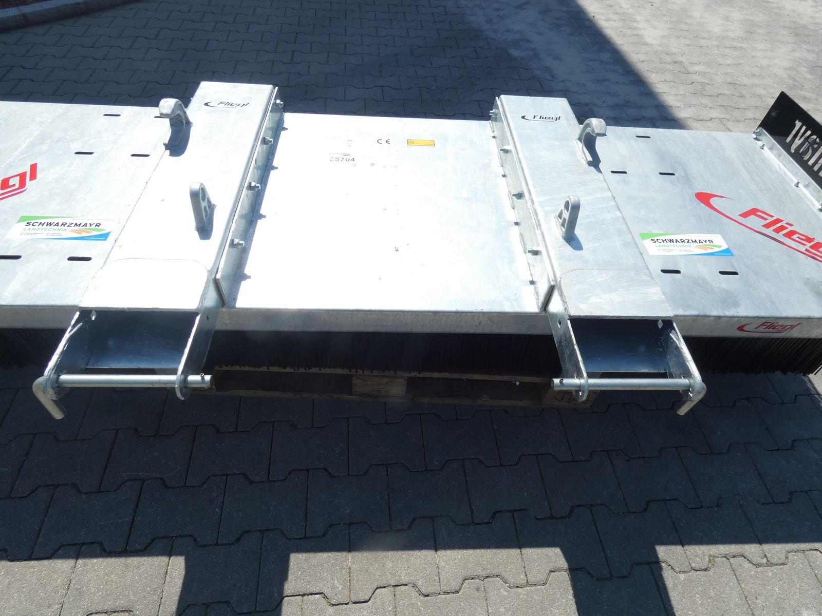 Hochdruckreiniger des Typs Sonstige Fliegl AgroCenter Kehrbesen Löwe 250, Neumaschine in Schlitters (Bild 12)