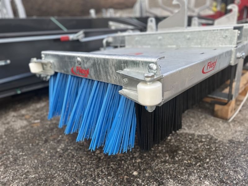 Hochdruckreiniger a típus Sonstige Fliegl Luchs Kehrbesen 2.500 mm breit, Neumaschine ekkor: St. Marienkirchen (Kép 5)