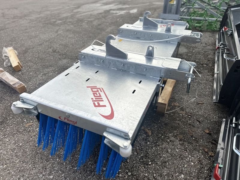 Hochdruckreiniger a típus Sonstige Fliegl Luchs Kehrbesen 2.500 mm breit, Neumaschine ekkor: St. Marienkirchen (Kép 4)