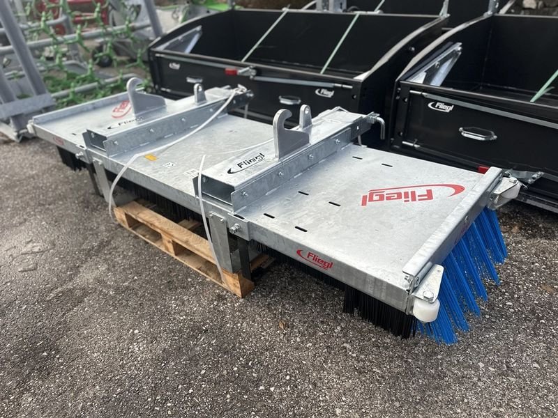 Hochdruckreiniger a típus Sonstige Fliegl Luchs Kehrbesen 2.500 mm breit, Neumaschine ekkor: St. Marienkirchen (Kép 1)