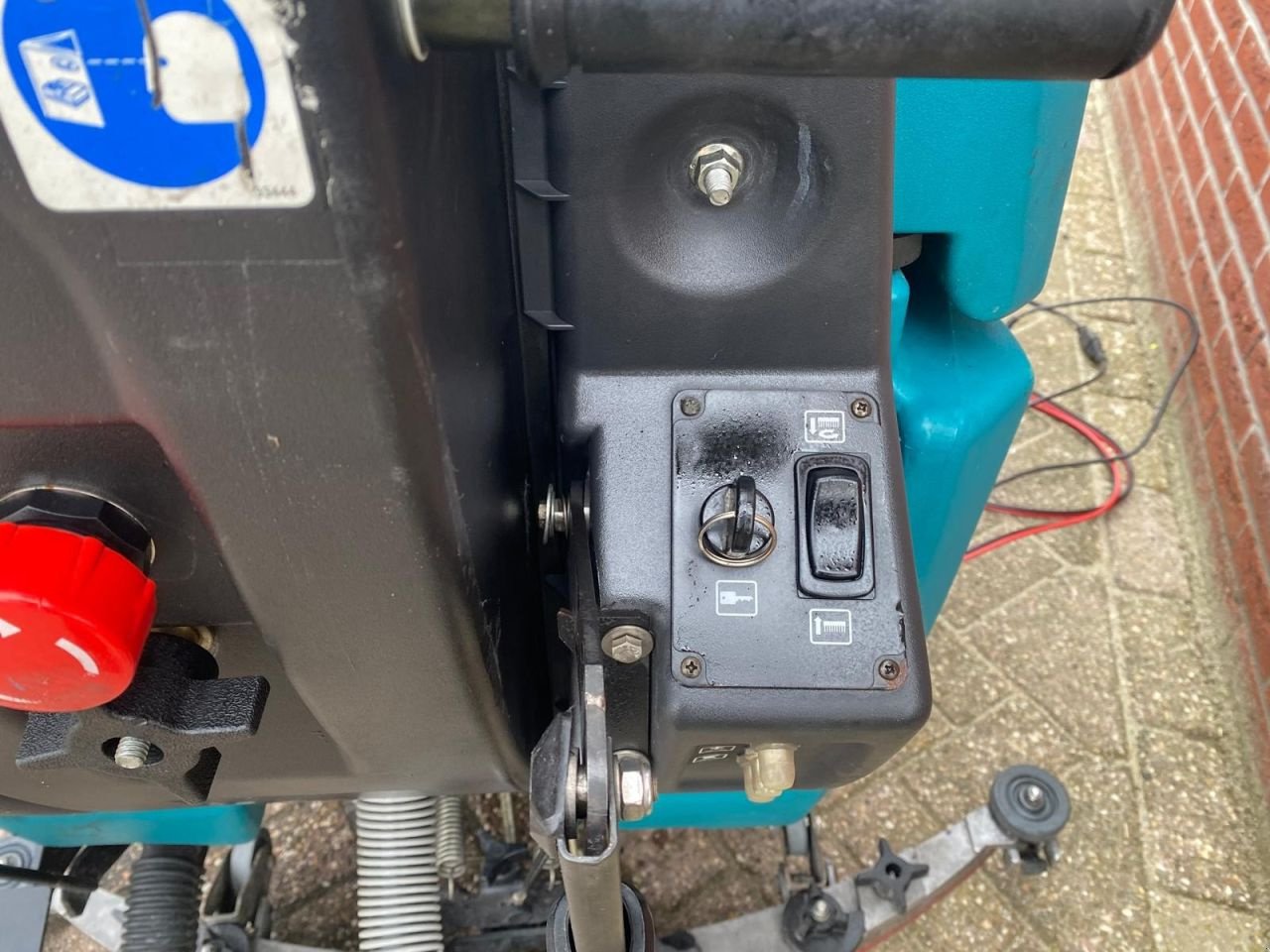 Hochdruckreiniger Türe ait Tennant 5680 Schrobzuigmachine, Gebrauchtmaschine içinde Harderwijk (resim 9)