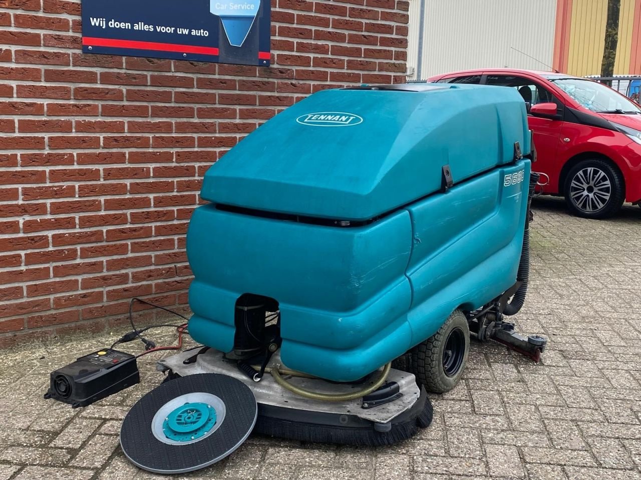 Hochdruckreiniger Türe ait Tennant 5680 Schrobzuigmachine, Gebrauchtmaschine içinde Harderwijk (resim 1)