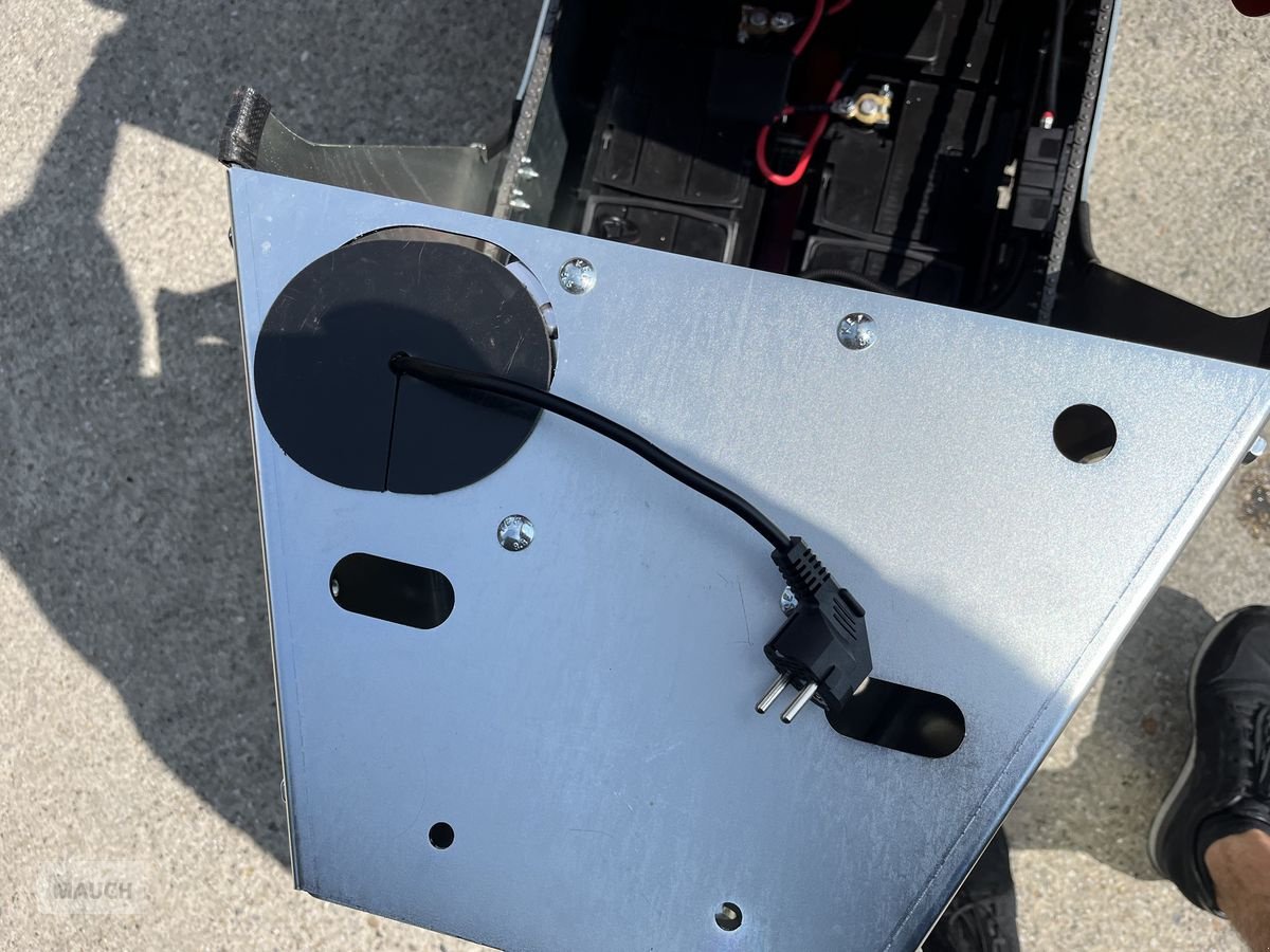 Hochdruckreiniger of the type Westermann CM2 Pro Electro, Spaltenschieber, Futterschieber, Neumaschine in Burgkirchen (Picture 3)