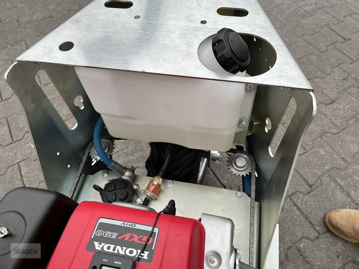 Hochdruckreiniger des Typs Westermann CM2 Pro GXV 390 Honda mit Radialbesen, Neumaschine in Burgkirchen (Bild 15)