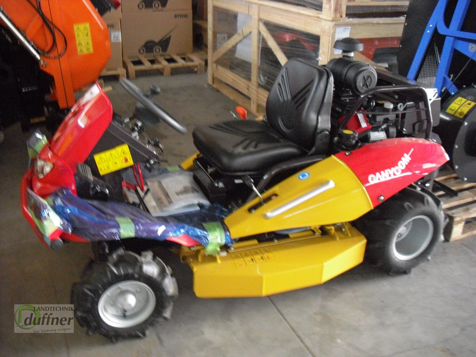 Hochgras/Wiesenmäher of the type Canycom CMX 2402, Neumaschine in Hohentengen (Picture 2)