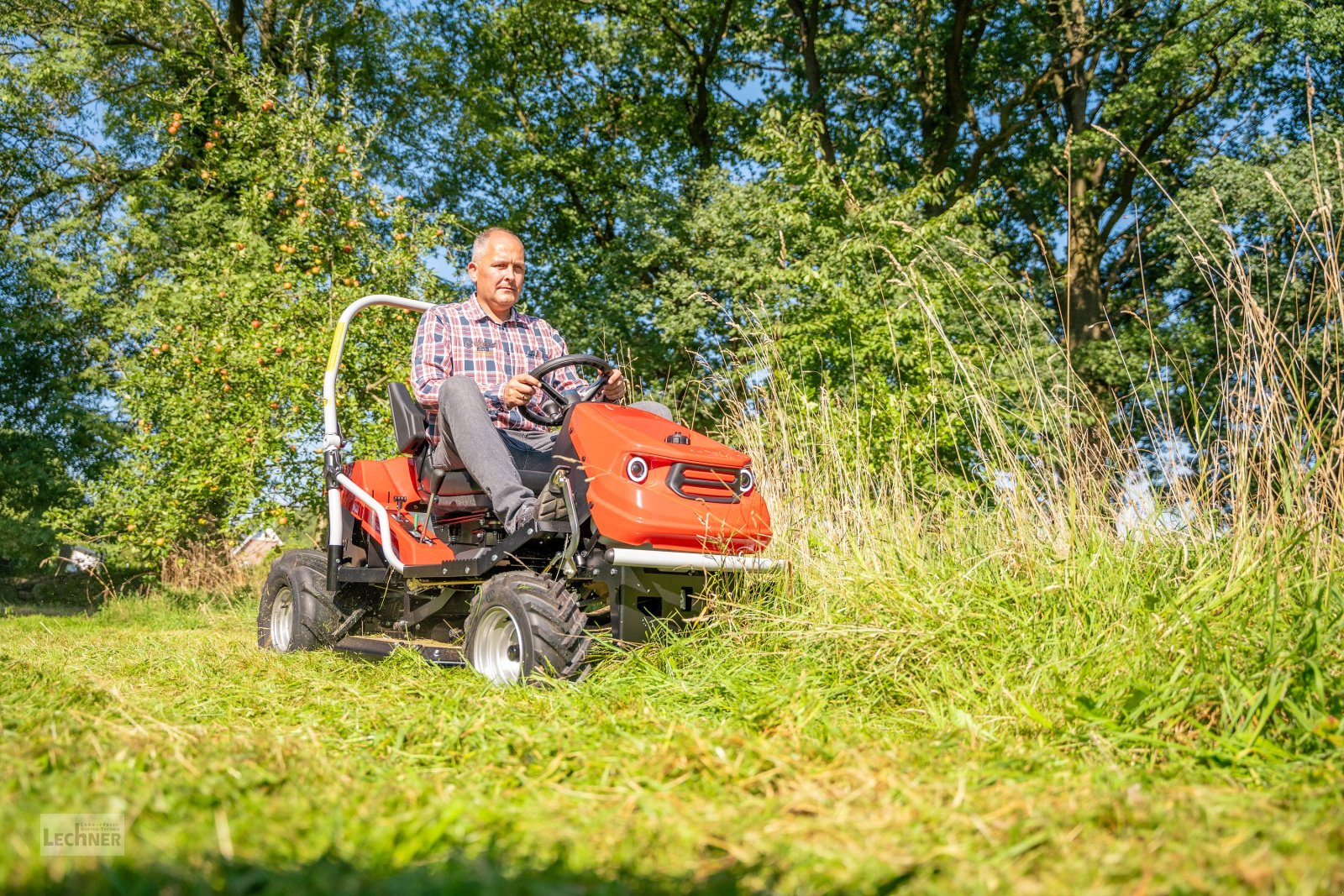 Hochgras/Wiesenmäher des Typs Efco Tuareg 92 PRO EMAK 24KH 2WD - Rasentraktor Aufsitzmäher, Neumaschine in Bad Abbach-Dünzling (Bild 3)