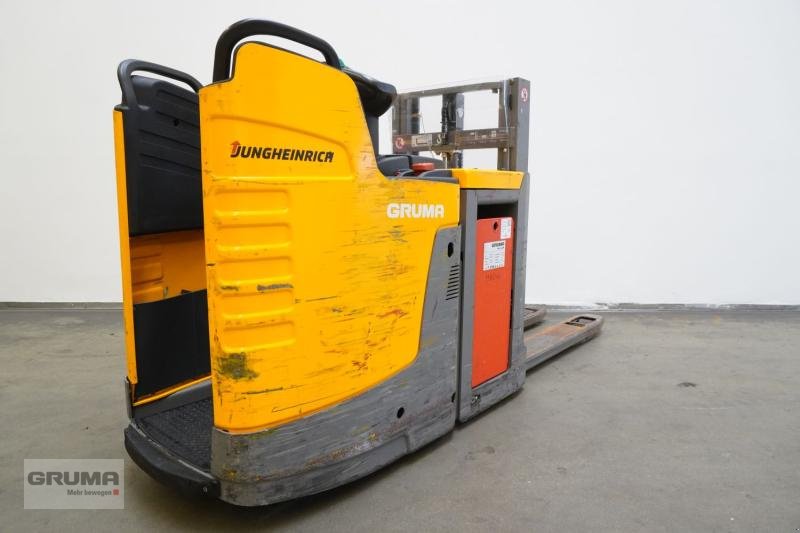 Hochhubwagen Türe ait Jungheinrich ERD220, Gebrauchtmaschine içinde Friedberg-Derching (resim 1)