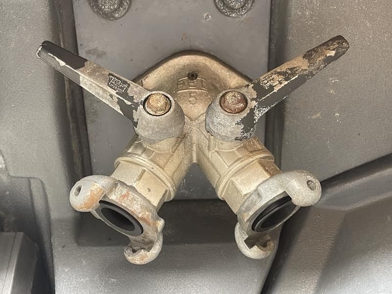 Hof-Kompressor of the type Atlas Copco XAS 37 KD, Gebrauchtmaschine in Waregem (Picture 8)