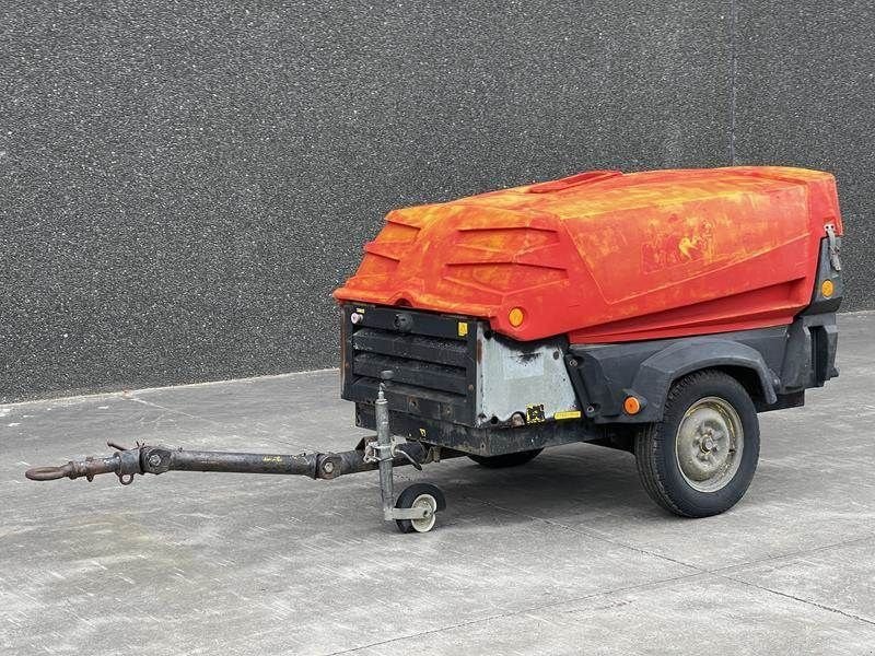 Hof-Kompressor of the type Atlas Copco XAS 57 DD, Gebrauchtmaschine in Waregem (Picture 1)