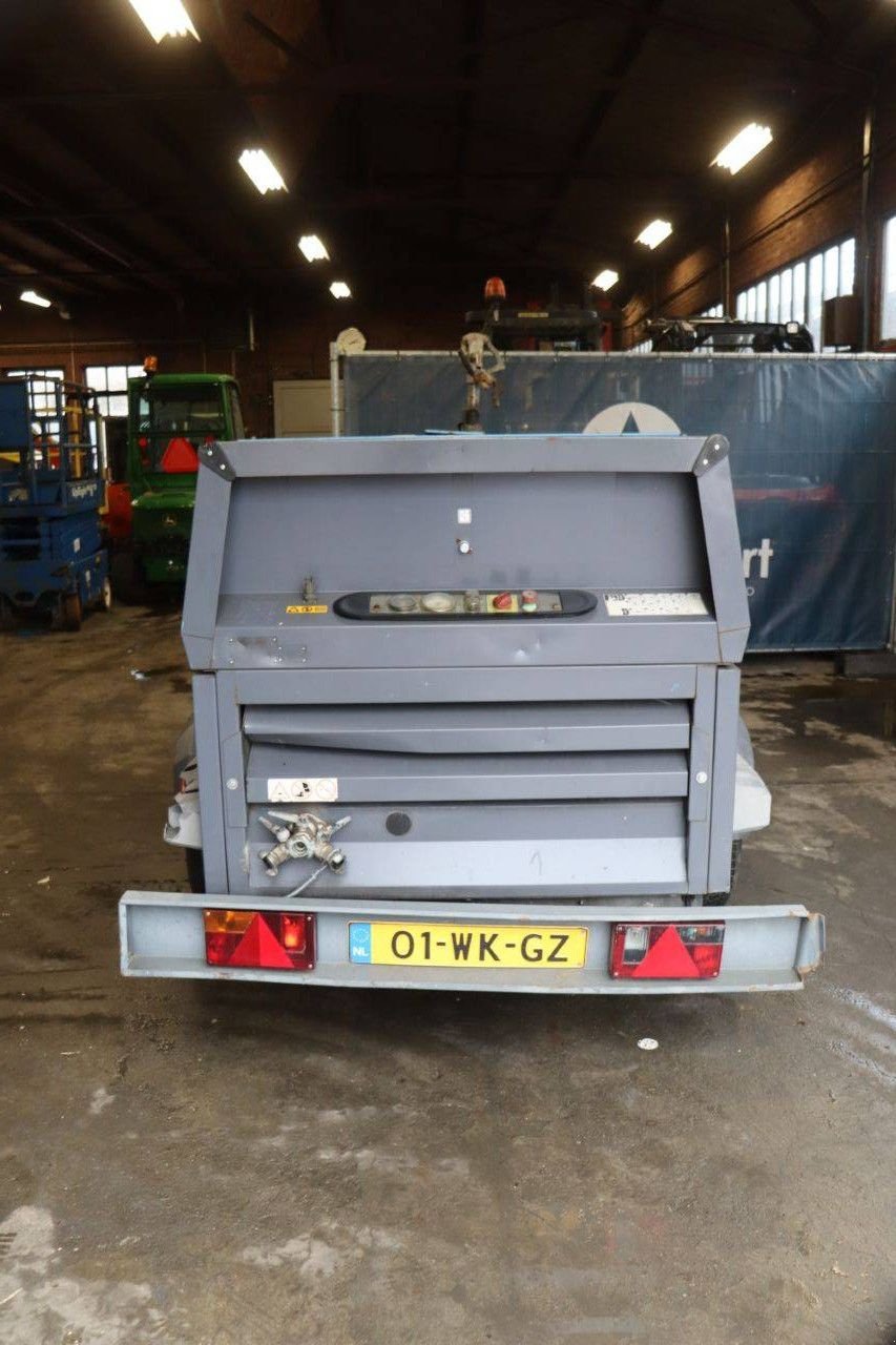 Hof-Kompressor του τύπου Atlas Copco XAS137, Gebrauchtmaschine σε Antwerpen (Φωτογραφία 4)