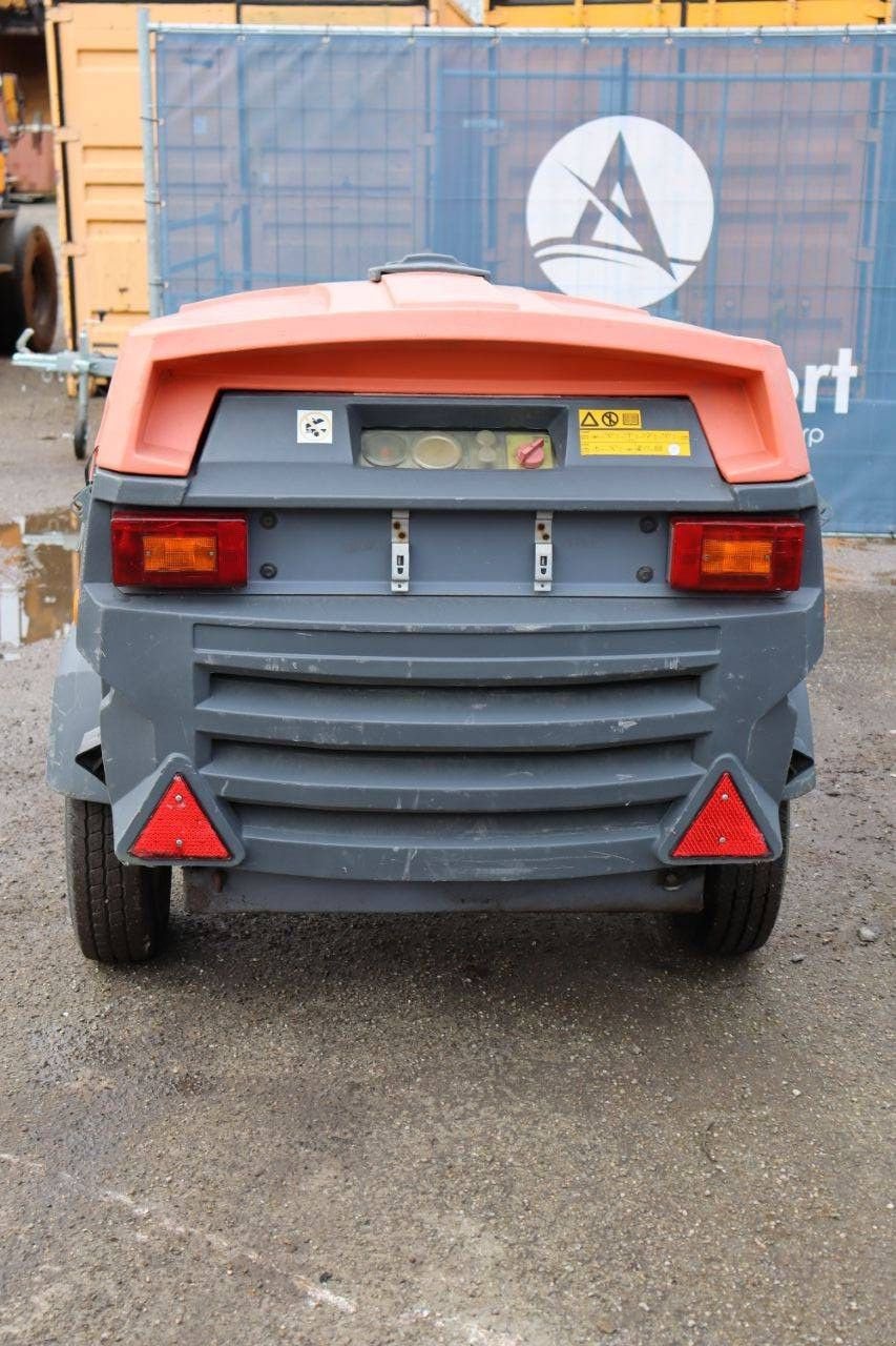 Hof-Kompressor Türe ait Atlas Copco XAS47 KD PE A, Gebrauchtmaschine içinde Antwerpen (resim 5)