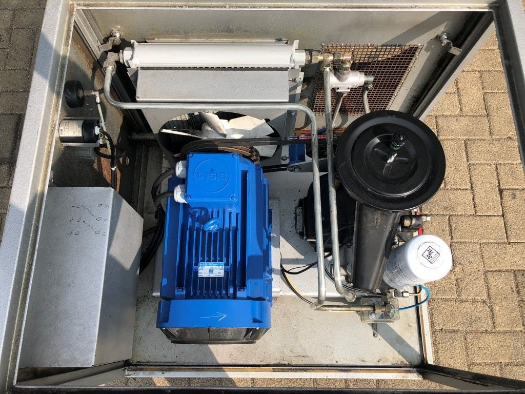 Hof-Kompressor des Typs Creemers RCN 15-61 15 kW 1660 Liter/min 15 bar schroefcompressor, Gebrauchtmaschine in VEEN (Bild 5)