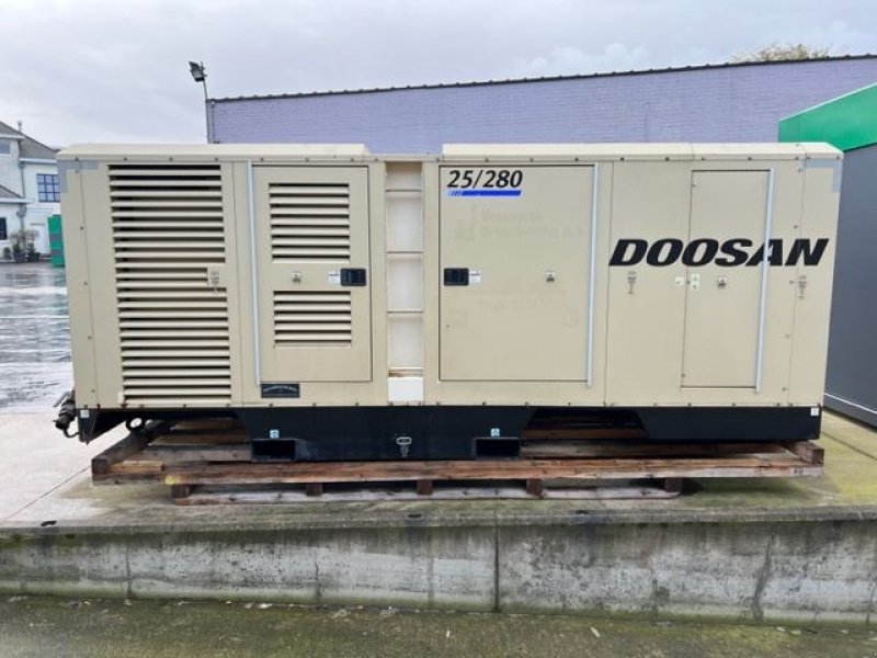 Hof-Kompressor des Typs Doosan 25/280, Gebrauchtmaschine in Egem (Bild 11)