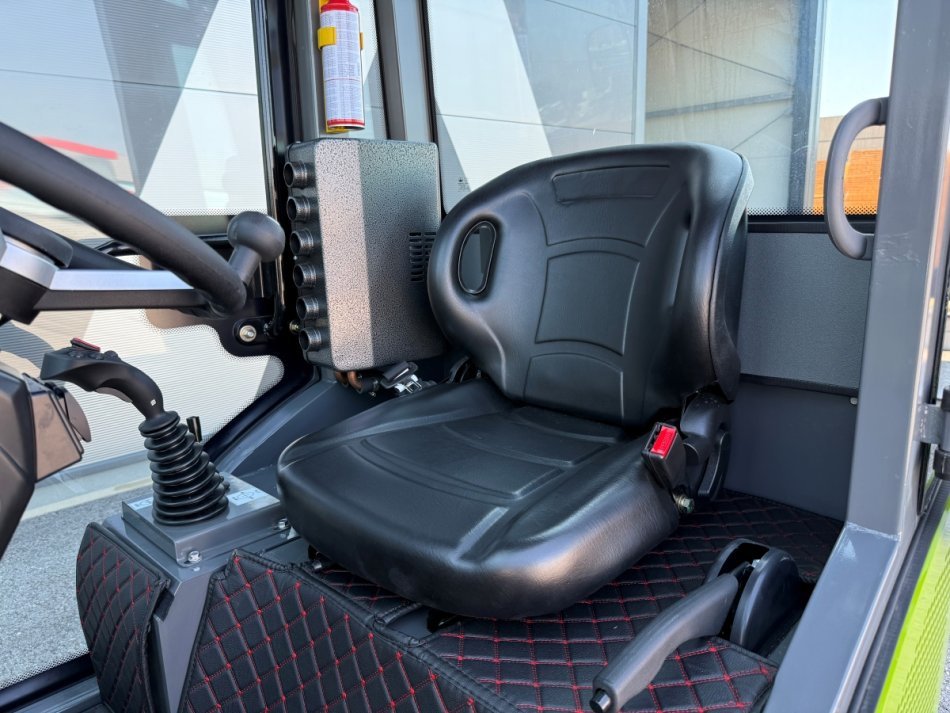 Hoflader des Typs AGROX OX1060, Neumaschine in Arbing (Bild 17)