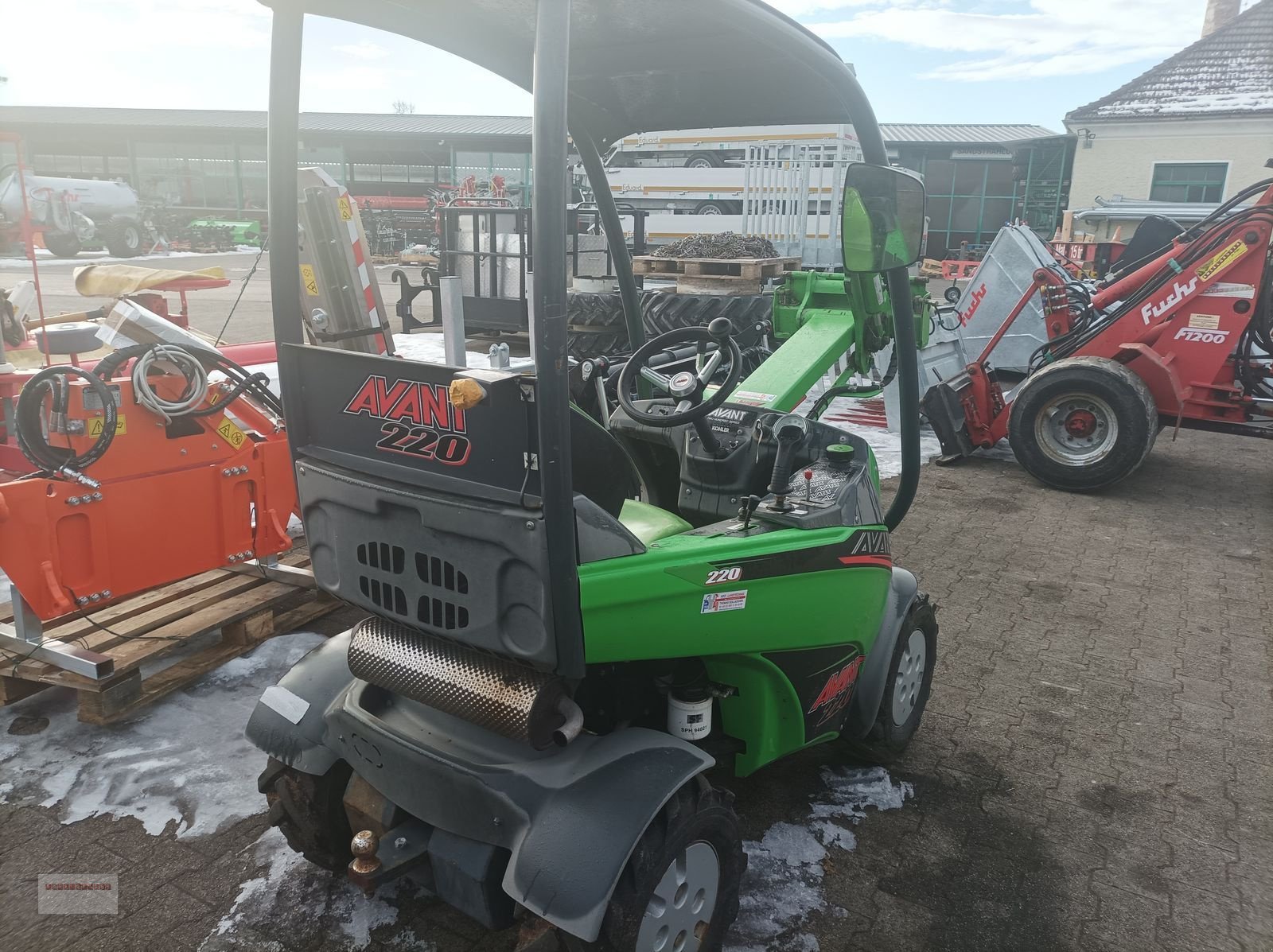 Hoflader typu Avant 220 Multifunktionslader, Gebrauchtmaschine v Tarsdorf (Obrázok 12)