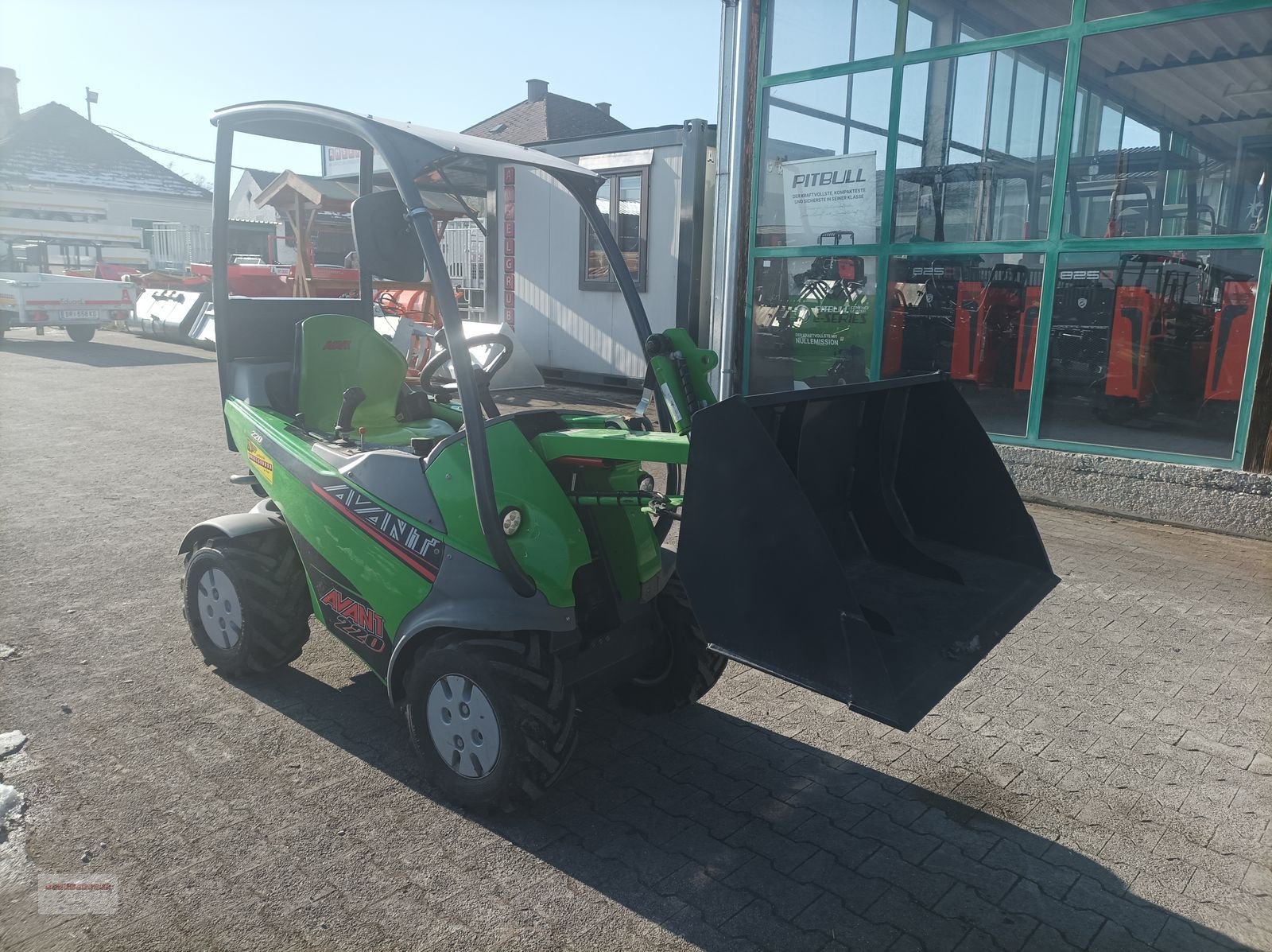 Hoflader typu Avant 220 Multifunktionslader, Gebrauchtmaschine v Tarsdorf (Obrázok 1)