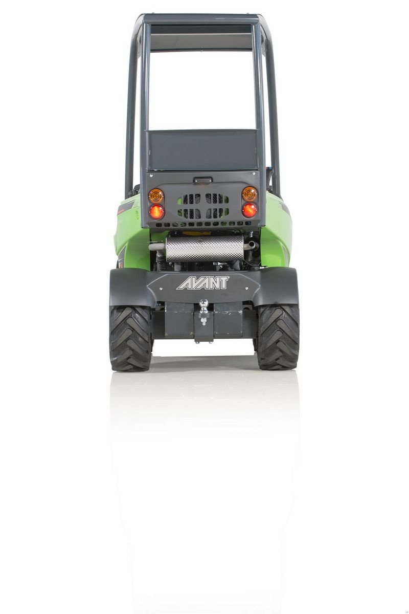 Hoflader des Typs Avant Avant 220 Multifunktionslader, Neumaschine in Waidhofen an der Thaya (Bild 4)