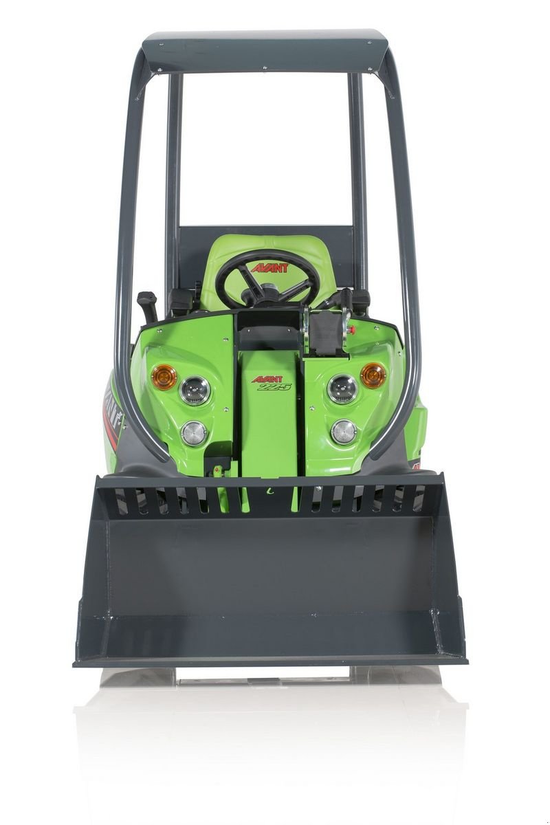 Hoflader des Typs Avant Avant 220 Multifunktionslader, Neumaschine in Waidhofen an der Thaya (Bild 3)